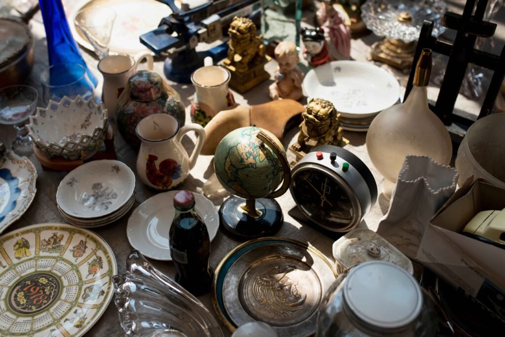 high-angle-vintage-objects-second-hand-market (1)